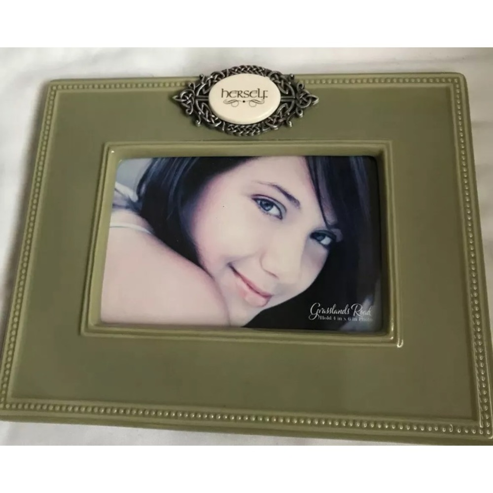 COPY - Grasslands Road Celtic Heritage Frame Herself NEW